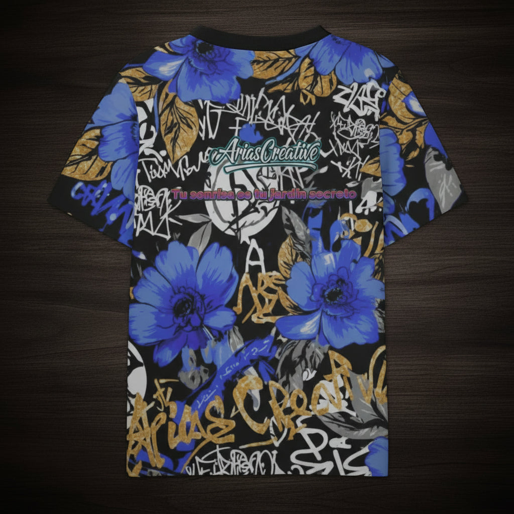 Camiseta manga corta AriasCreative con frase "Tu sonrisa es tu jardín secreto" en diseño colorido y estilo cómodo.