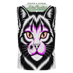 Chaleco Henley de peaprint para hombre, estilo streetwear premium con diseño de graffiti en fondo urbano.