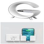 Lámpara LED inteligente en forma de G de AriasCreative con altavoz Bluetooth, carga inalámbrica, reloj y luz RGB para hogar y escritorio