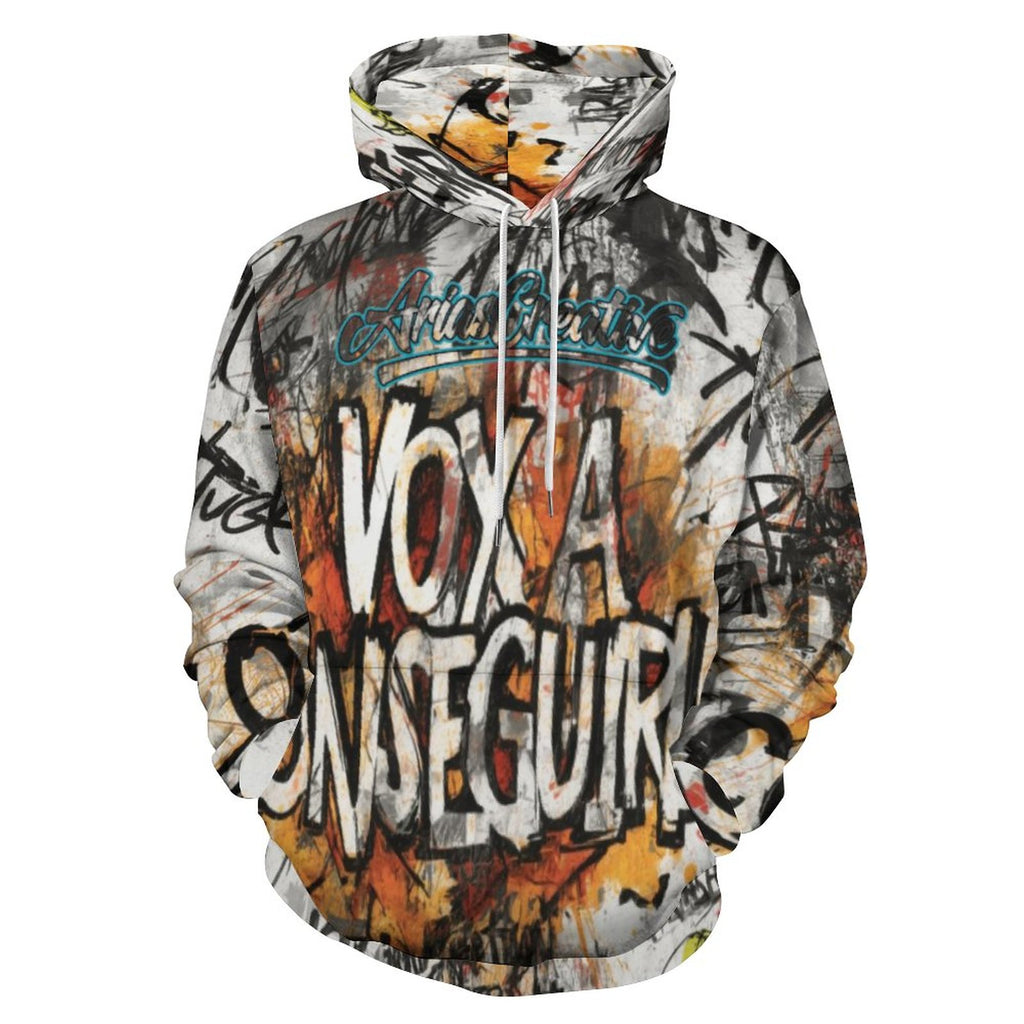 Hombre con sudadera con capucha graffiteada de AriasCreative™ de peaprint, diseño de gato callejero en impresión completa.