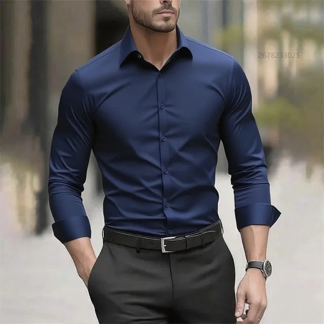 Camisa de hombre de manga larga de fibra de bambú, lisa y cómoda, de la marca AriasCreative, en color neutro.