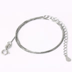 Collar Gota de Vida de AriasCreative en Plata de Ley 925 con elegante Ágata Azul Natural, visto desde un ángulo frontal.