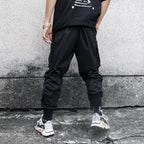 Pantalones cargo jogger para hombre de AriasCreative con bolsillos, estilo urbano y diseño cómodo para uso diario.