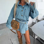 Conjunto de mujer de mezclilla de AriasCreative, falda-pantalón y top con estilo casual y moderno, en color azul denim.
