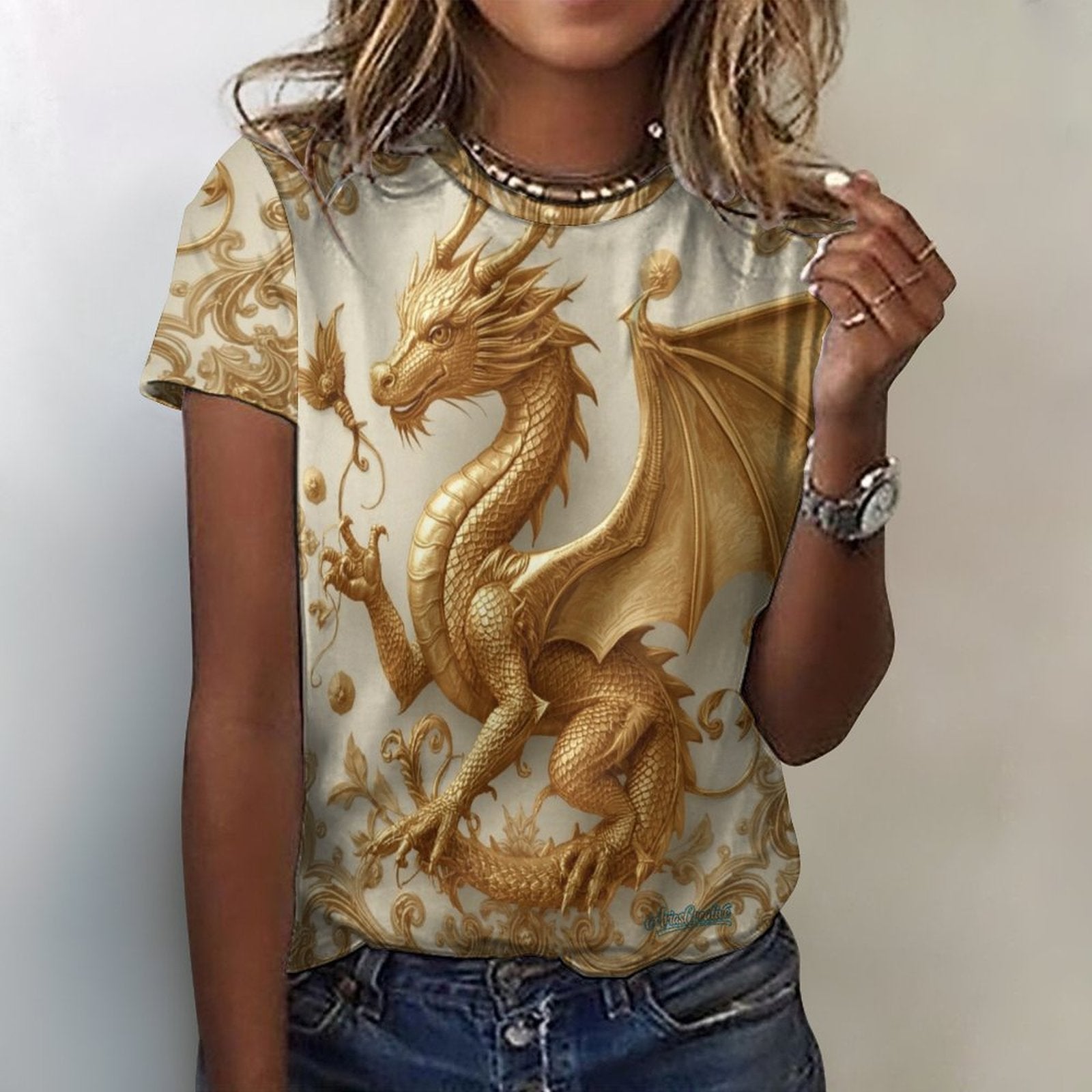 Camiseta mujer Golden Baroque Dragon de AriasCreative, diseño especial con estampado dorado y detalles elegantes en tela suave